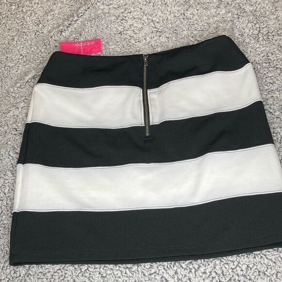NWT Black & White M Horizontal Thick Stripes Stretchy Mini Skirt - Picture 6 of 9